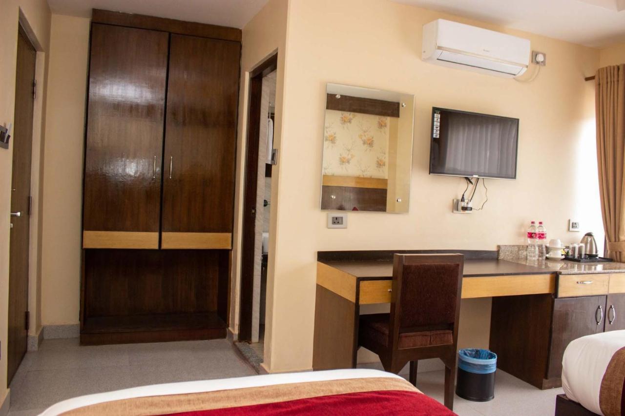 Hotel Silverline Pokhara Ngoại thất bức ảnh