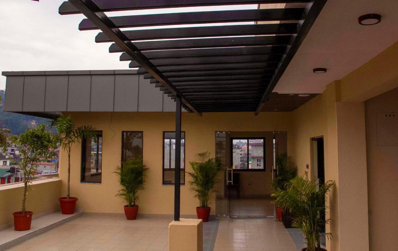 Hotel Silverline Pokhara Ngoại thất bức ảnh