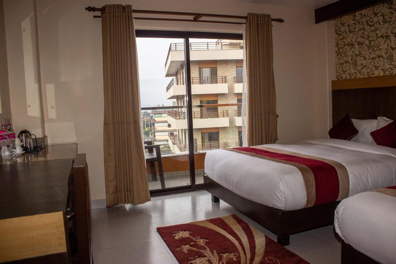 Hotel Silverline Pokhara Ngoại thất bức ảnh