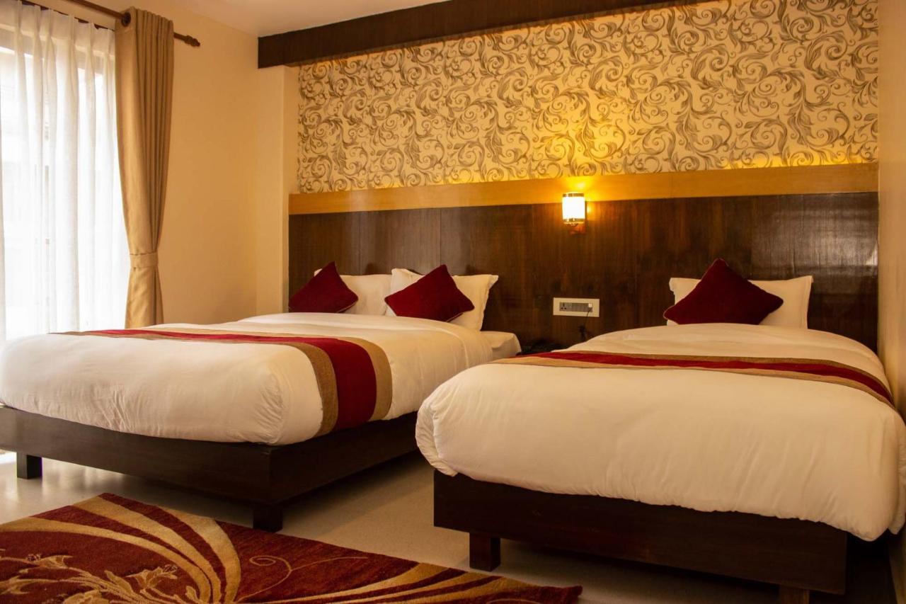 Hotel Silverline Pokhara Ngoại thất bức ảnh