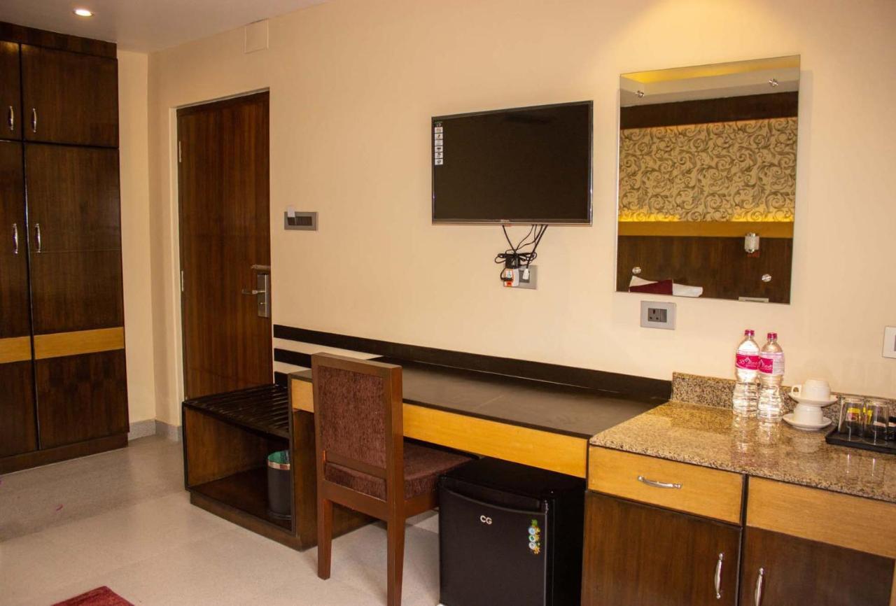 Hotel Silverline Pokhara Ngoại thất bức ảnh