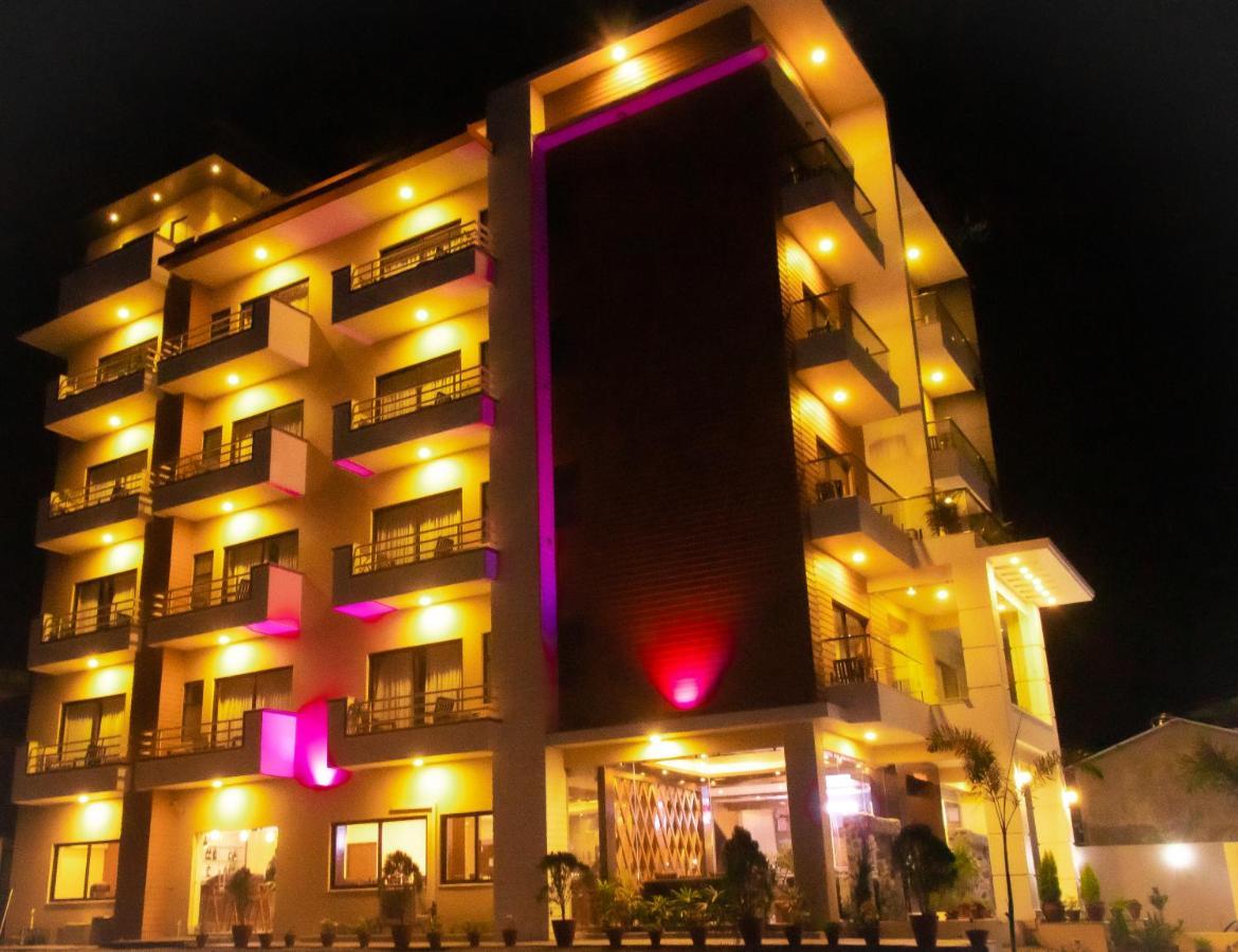Hotel Silverline Pokhara Ngoại thất bức ảnh